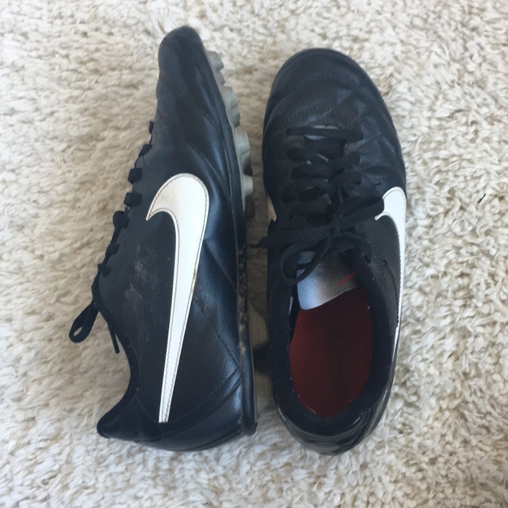 NIKE SOCCER CLEATS